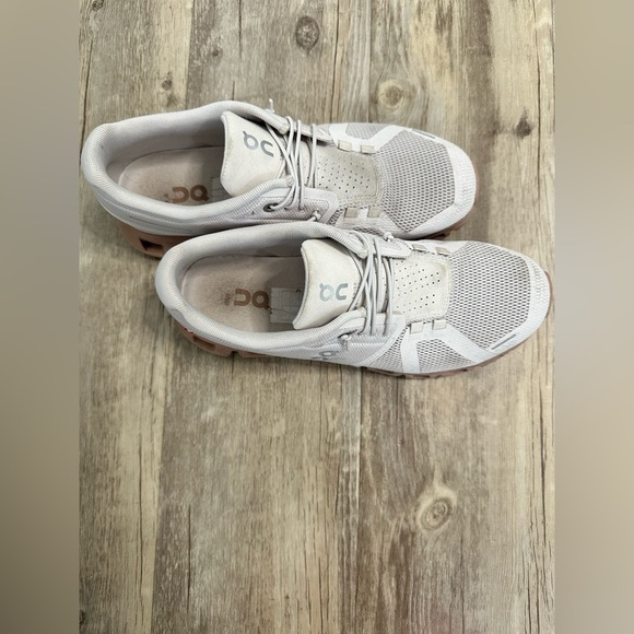 On Running cloud 5 women’s sand rose brown Running Shoes size 8 - Picture 3 of 7